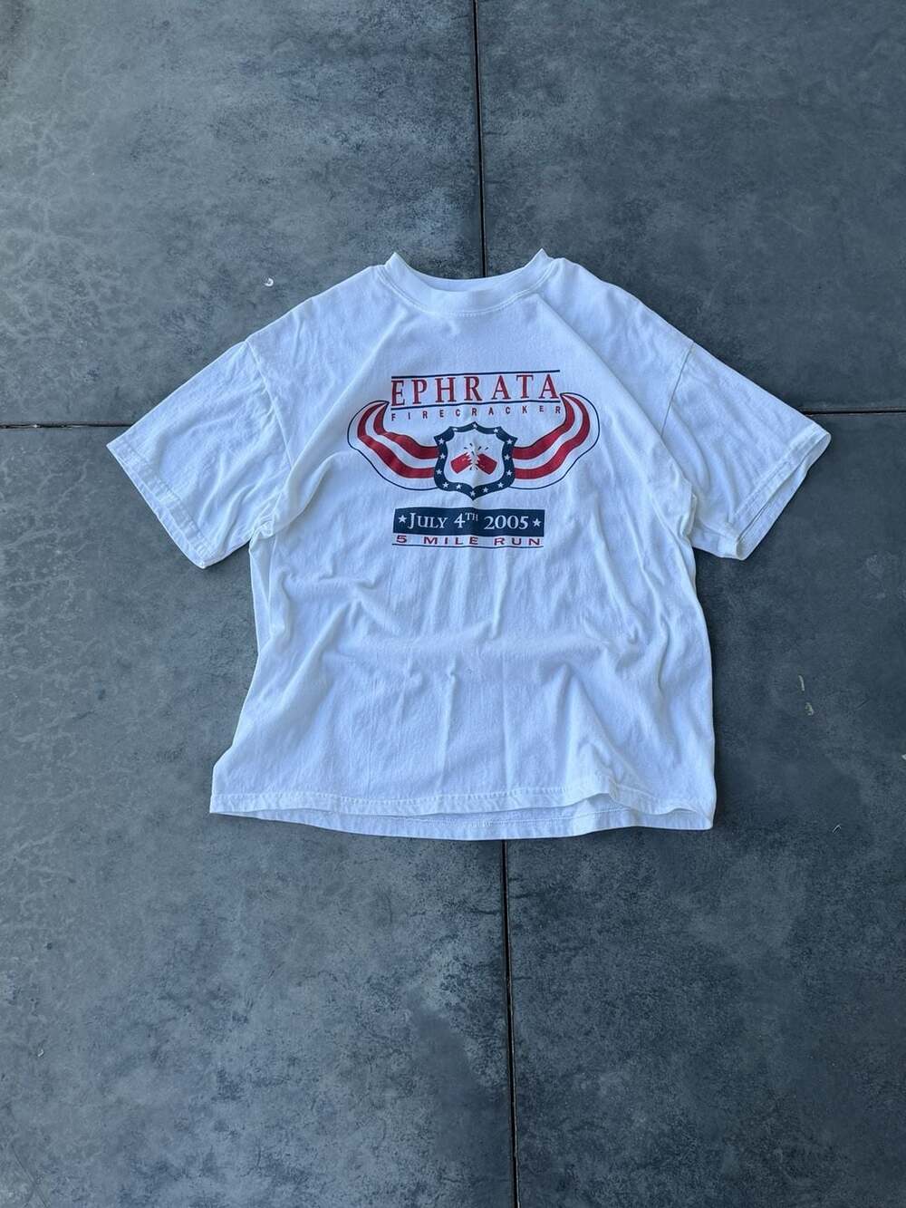 Vintage 2005 Ephrata Firecracker 5 Mile Run July 4th Graphic T-Shirt